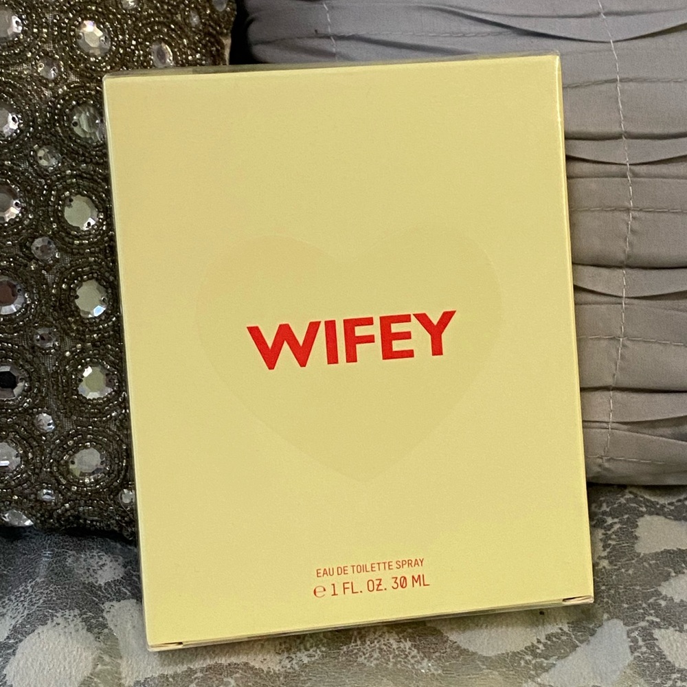 Sold Out NEW KKW Fragrance Kimoji Hearts *WIFEY* Kim Kardashian Perfume Retired